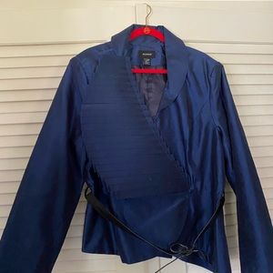 Ashro Beautiful 2 piece outfit. Unique Jacket has a ruffled type of collar.